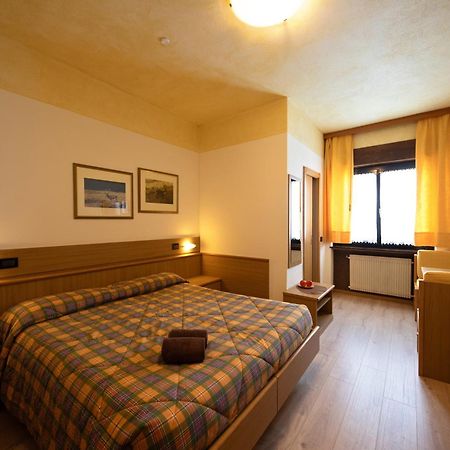 Albergo Venezia Passo Rolle Kültér fotó