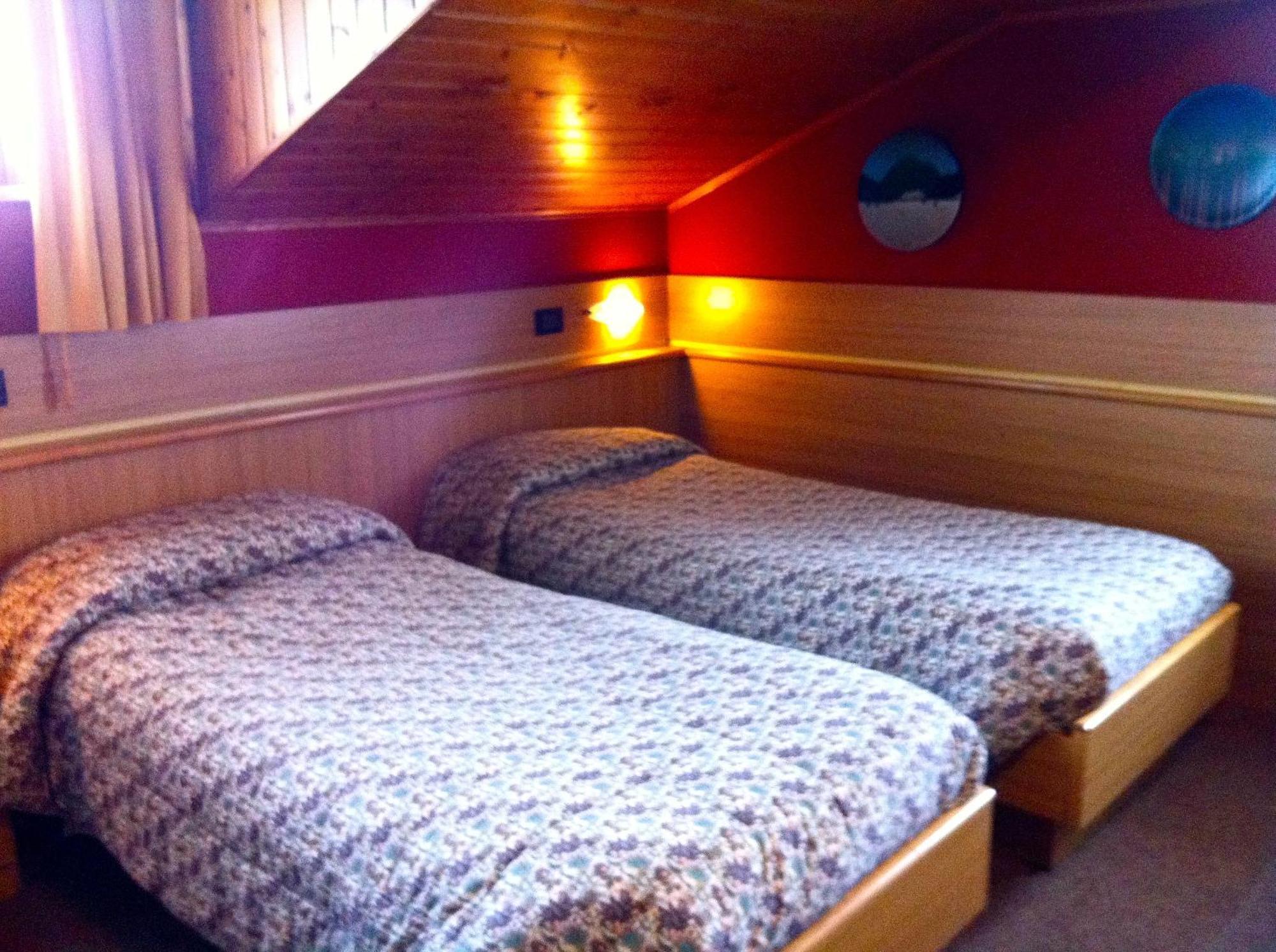 Albergo Venezia Passo Rolle Szoba fotó