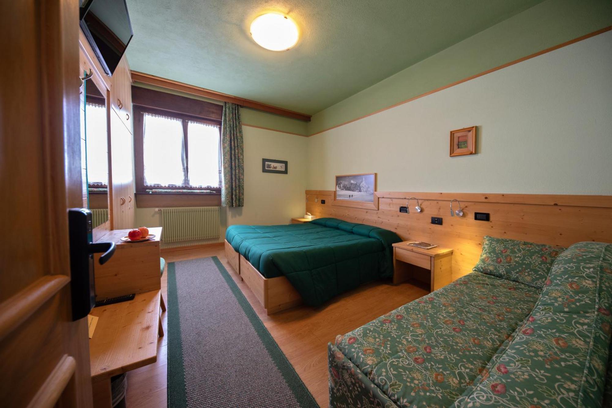 Albergo Venezia Passo Rolle Kültér fotó