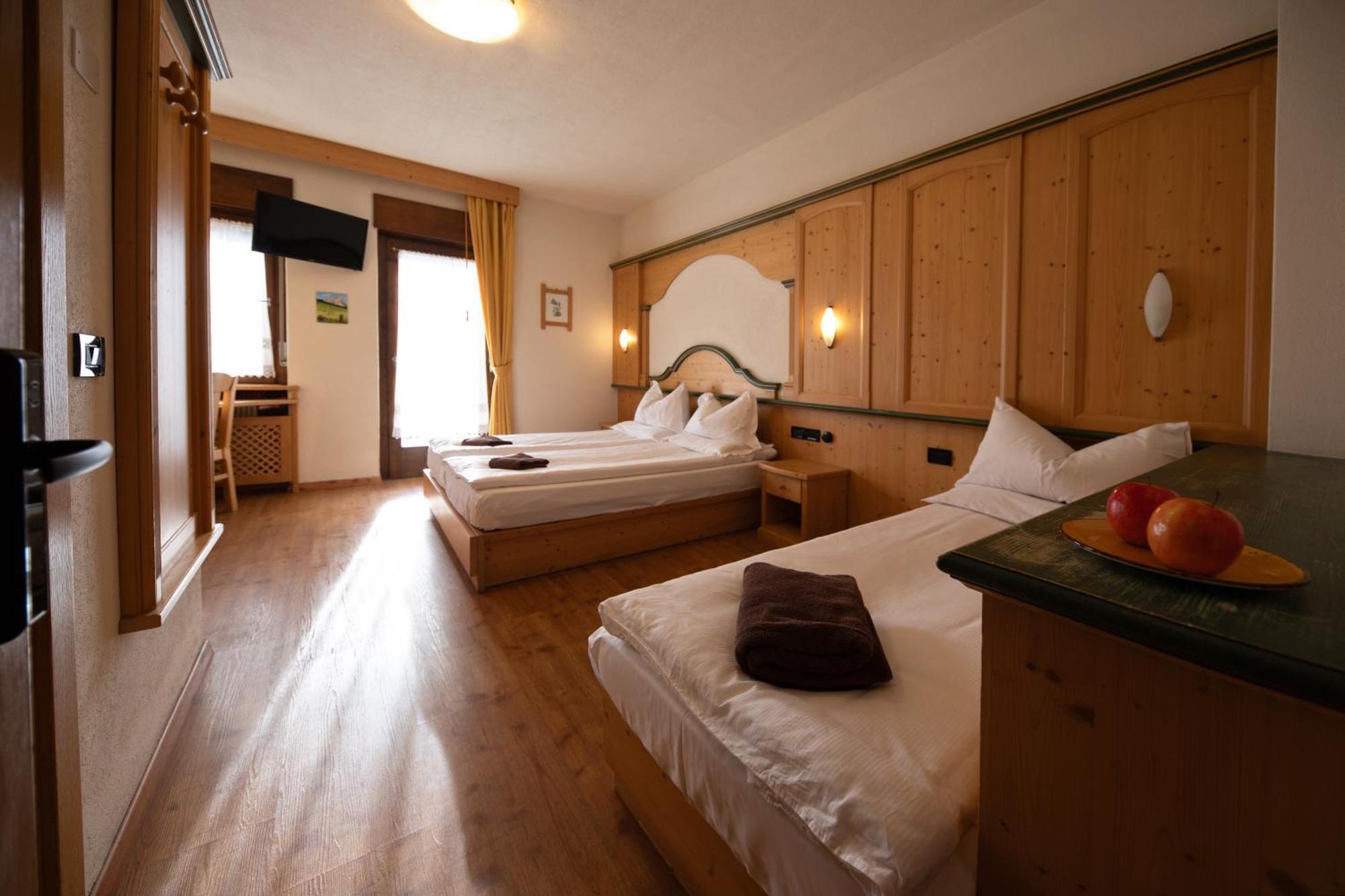 Albergo Venezia Passo Rolle Kültér fotó