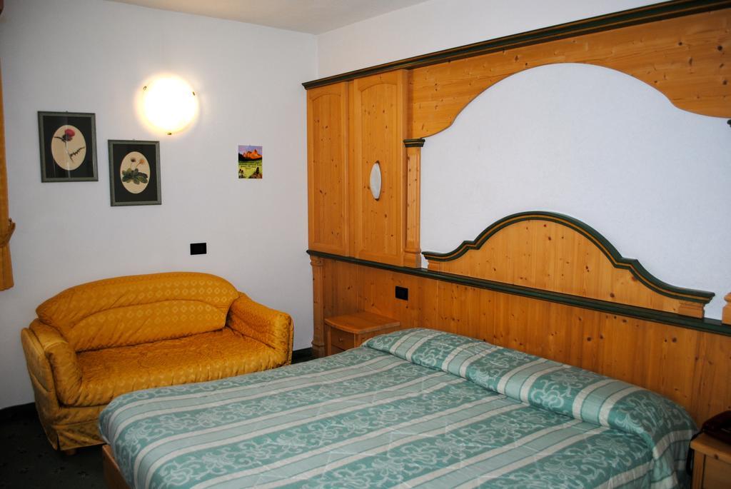 Albergo Venezia Passo Rolle Szoba fotó