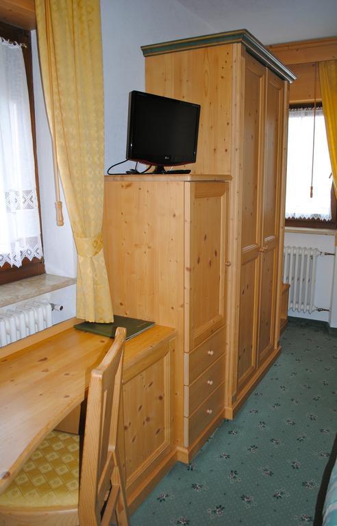 Albergo Venezia Passo Rolle Szoba fotó
