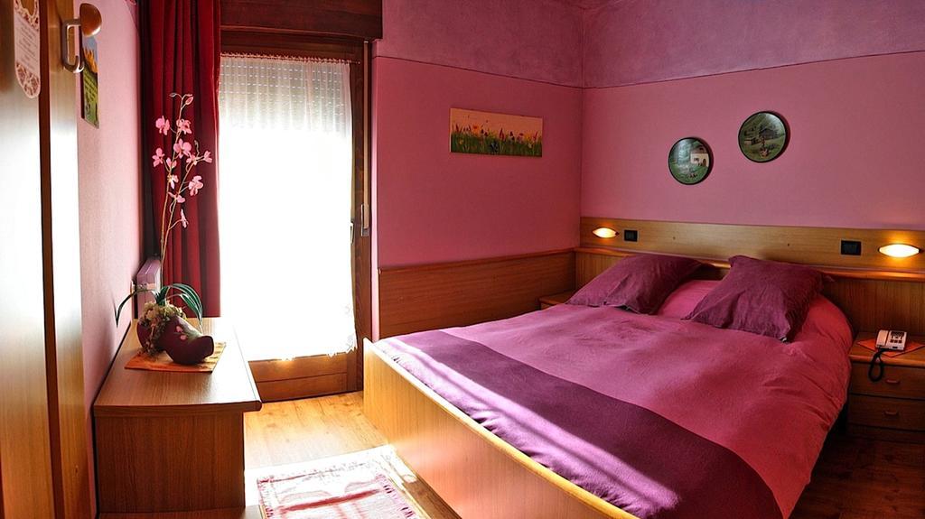 Albergo Venezia Passo Rolle Szoba fotó